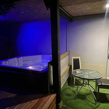 Le gîte du cavalier au cœur de la Forêt/jacuzzi Dole Exterior foto