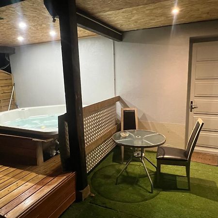 Le gîte du cavalier au cœur de la Forêt/jacuzzi Dole Exterior foto