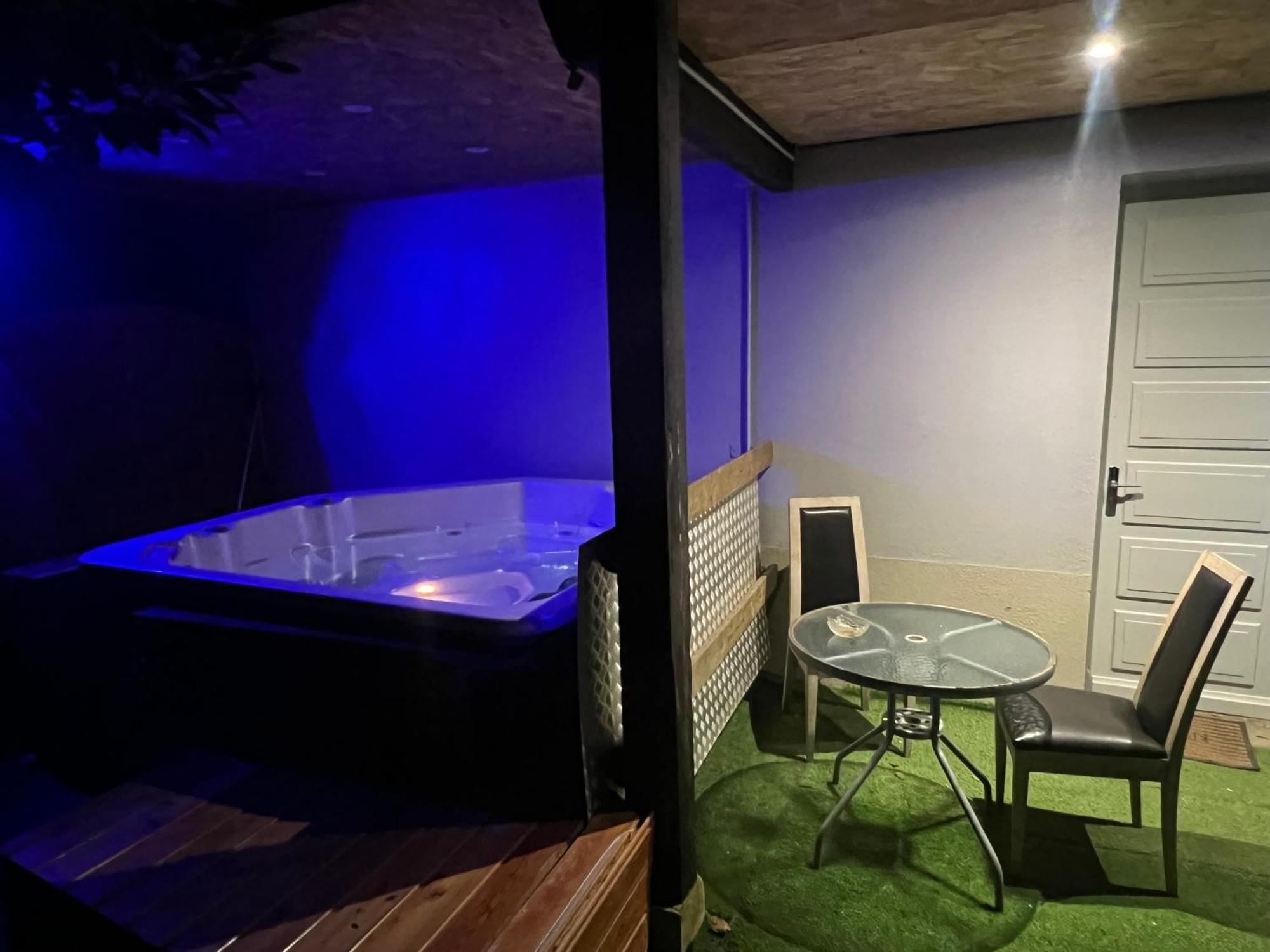 Le gîte du cavalier au cœur de la Forêt/jacuzzi Dole Exterior foto