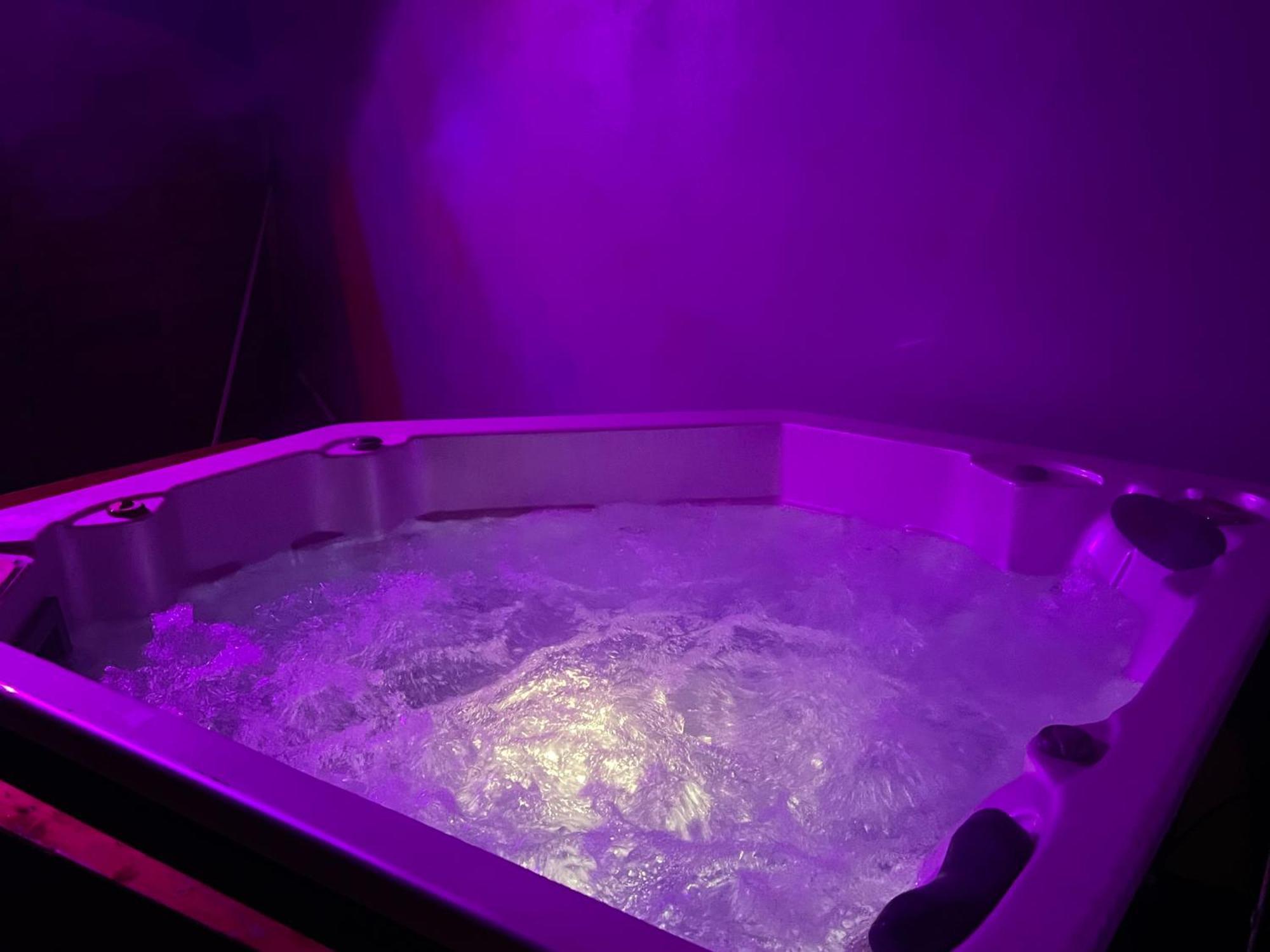 Le gîte du cavalier au cœur de la Forêt/jacuzzi Dole Exterior foto